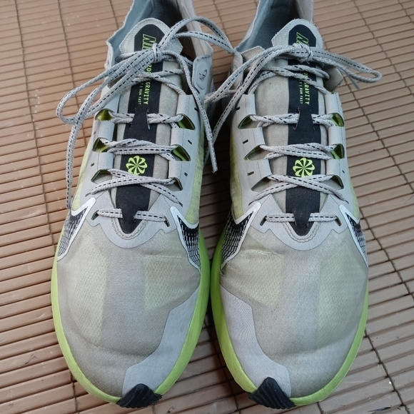 Nike Zoom Gravity Grey Fog Volt Running Shoe BQ3202-011 Men's Size 10.5 311pm - Picture 3 of 11